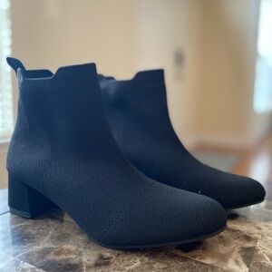 Gloria Vanderbilt Black Ankle Booties